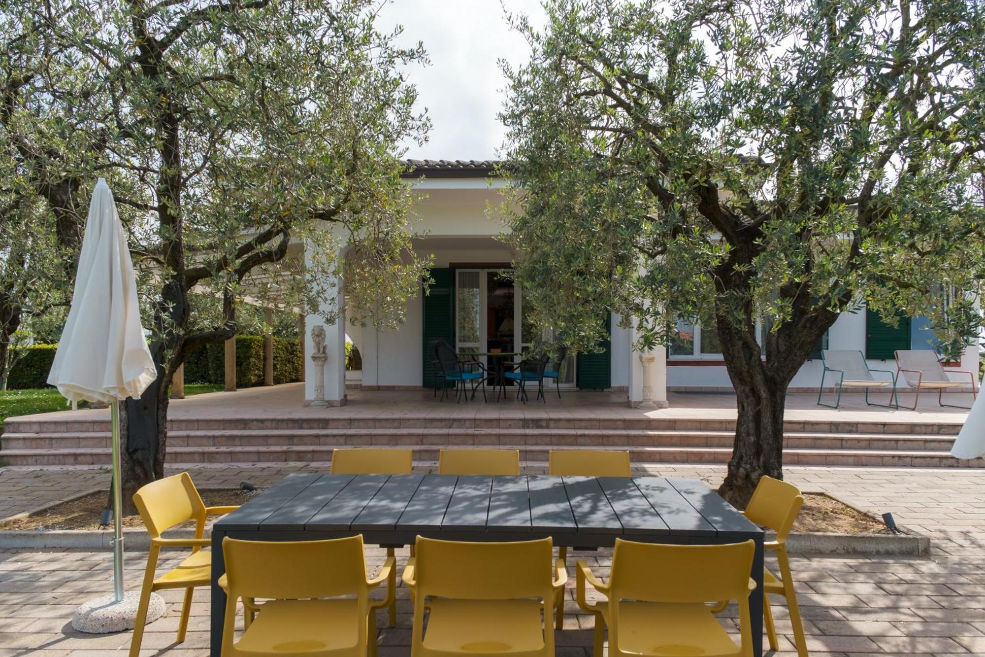 Villa Carini With 3000 Mq Garden & Heated Pool Castelnuovo del Garda Zewnętrze zdjęcie
